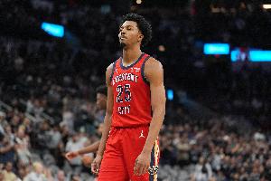 拆炸弹成功！墨菲外线接锅命中压哨三分